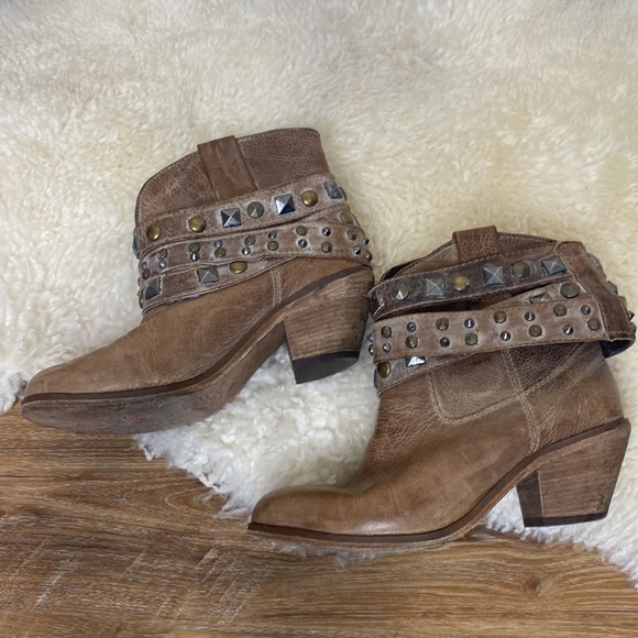 COPY - Circle G Studded Boots - Picture 3 of 9